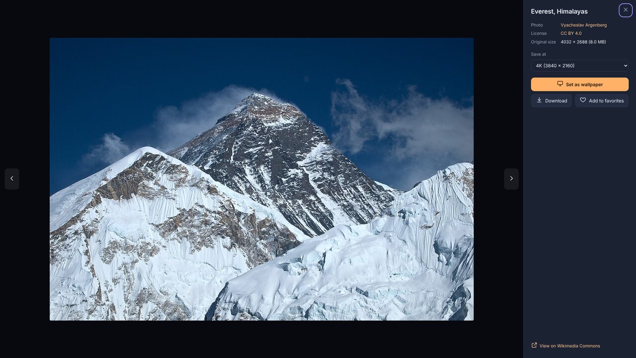 Tonescape showing a 4K photo of Mount Everest with a Set as wallpaper button